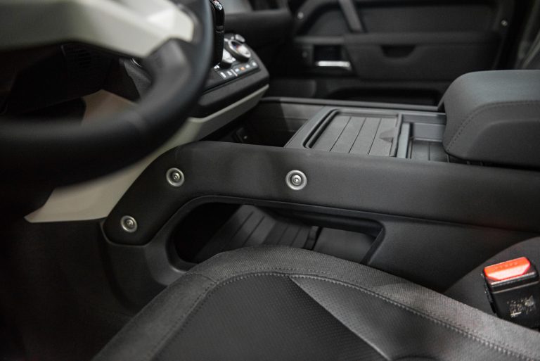 Land Rover Defender 2.0 SD4 S: la prova su strada