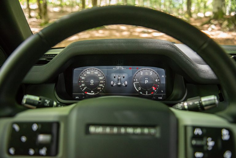 Land Rover Defender 2.0 SD4 S: la prova su strada