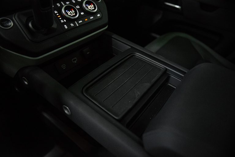 Land Rover Defender 2.0 SD4 S: la prova su strada