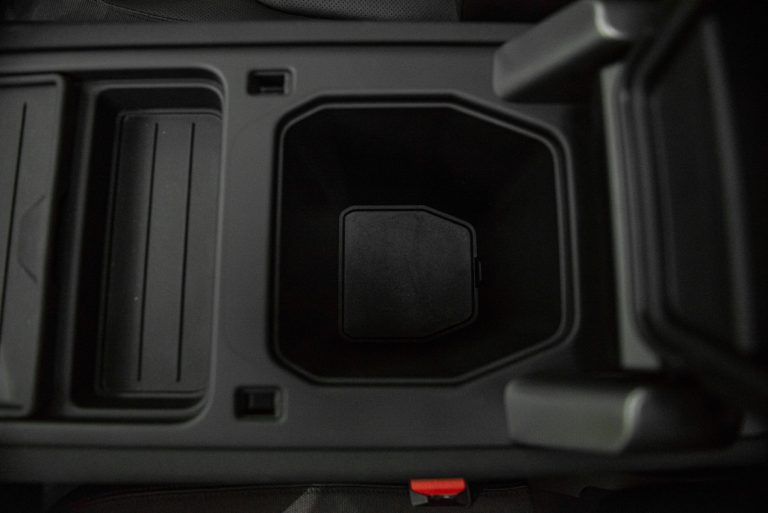 Land Rover Defender 2.0 SD4 S: la prova su strada