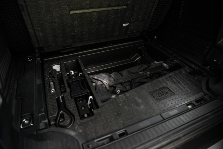 Land Rover Defender 2.0 SD4 S: la prova su strada