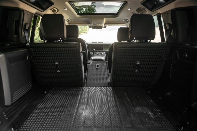Land Rover Defender 2.0 SD4 S: la prova su strada