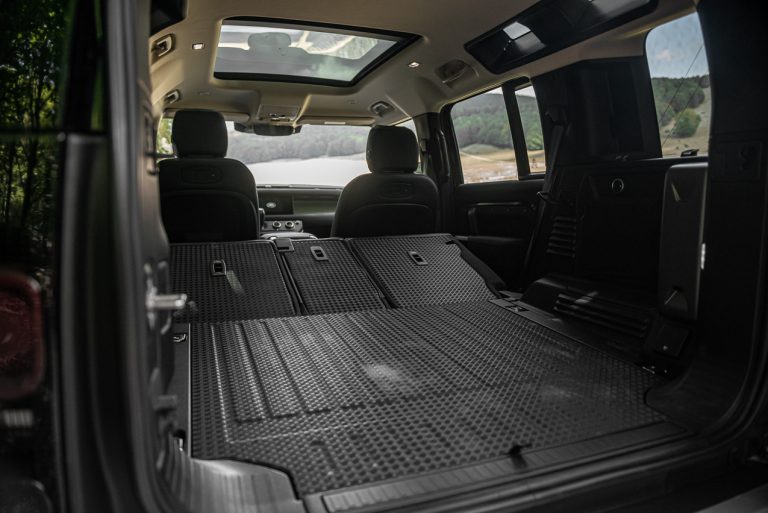 Land Rover Defender 2.0 SD4 S: la prova su strada