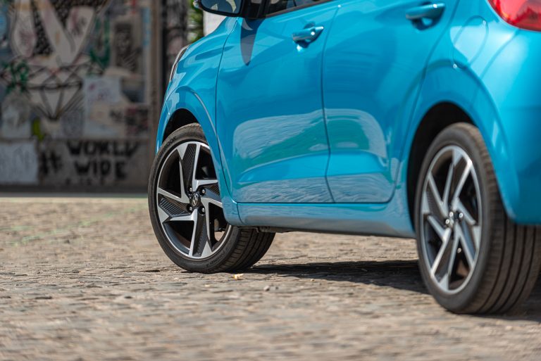 Hyundai i10 1.0 MT Prime: la prova su strada