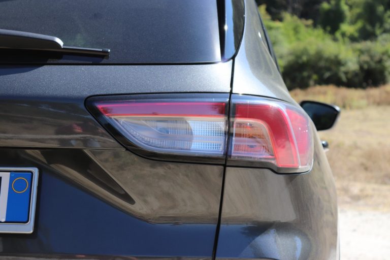 Ford Kuga 2.0 EcoBlue Hybrid Titanium: la prova su strada