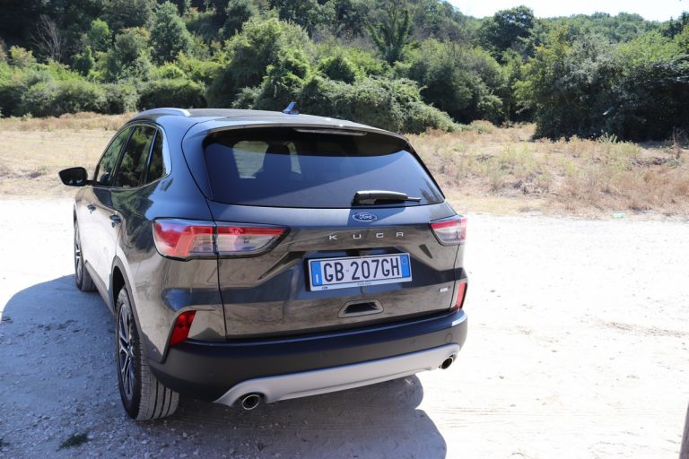 Ford Kuga 2.0 EcoBlue Hybrid Titanium: la prova su strada