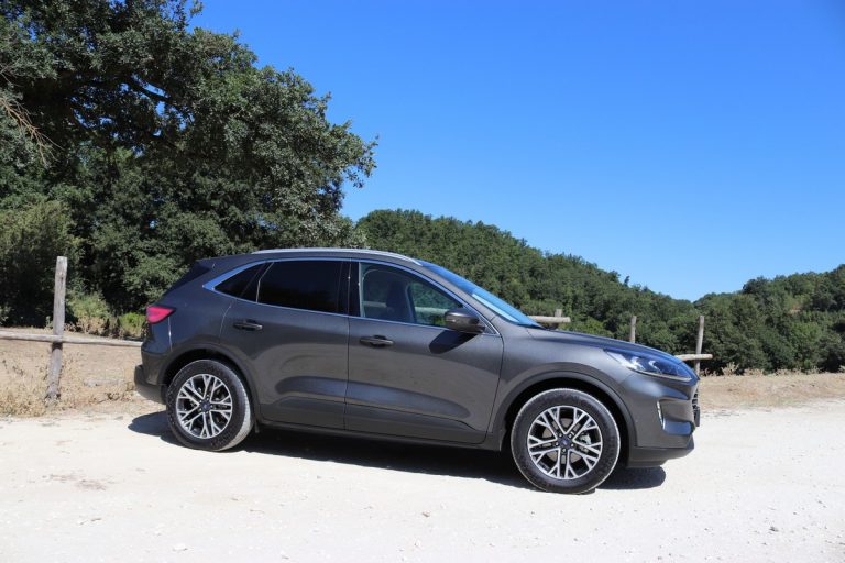 Ford Kuga 2.0 EcoBlue Hybrid Titanium: la prova su strada