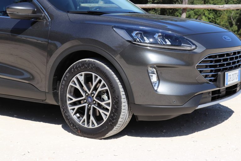 Ford Kuga 2.0 EcoBlue Hybrid Titanium: la prova su strada