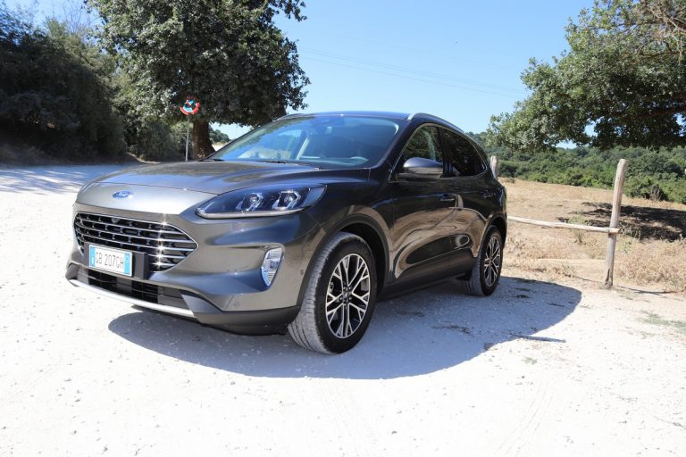 Ford Kuga 2.0 EcoBlue Hybrid Titanium: la prova su strada