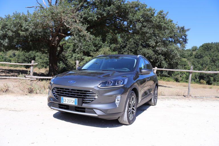 Ford Kuga Hybrid: la prova su strada