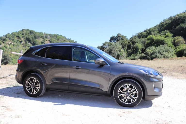Ford Kuga 2.0 EcoBlue Hybrid Titanium: la prova su strada