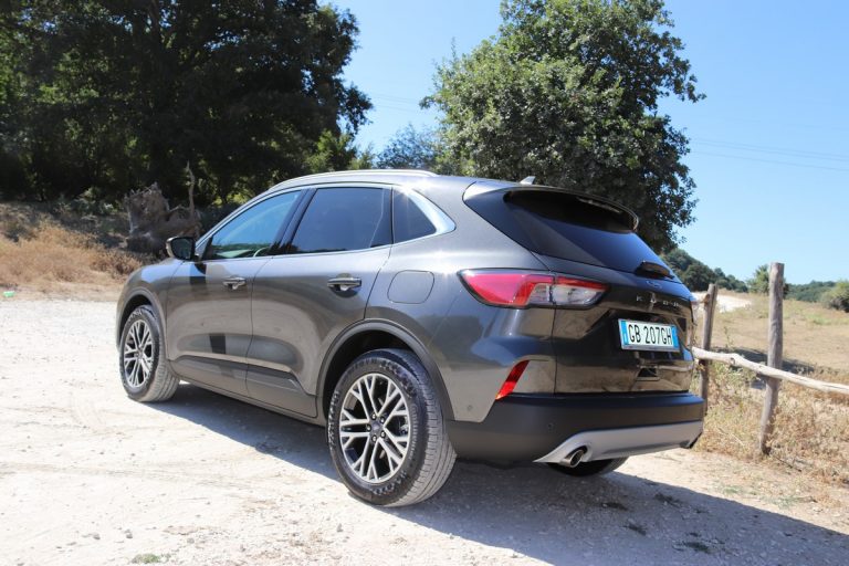 Ford Kuga 2.0 EcoBlue Hybrid Titanium: la prova su strada