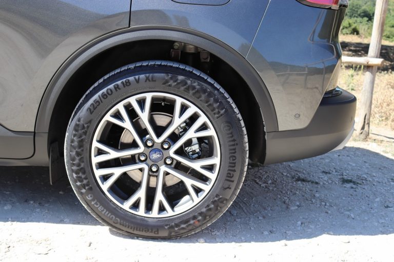 Ford Kuga 2.0 EcoBlue Hybrid Titanium: la prova su strada