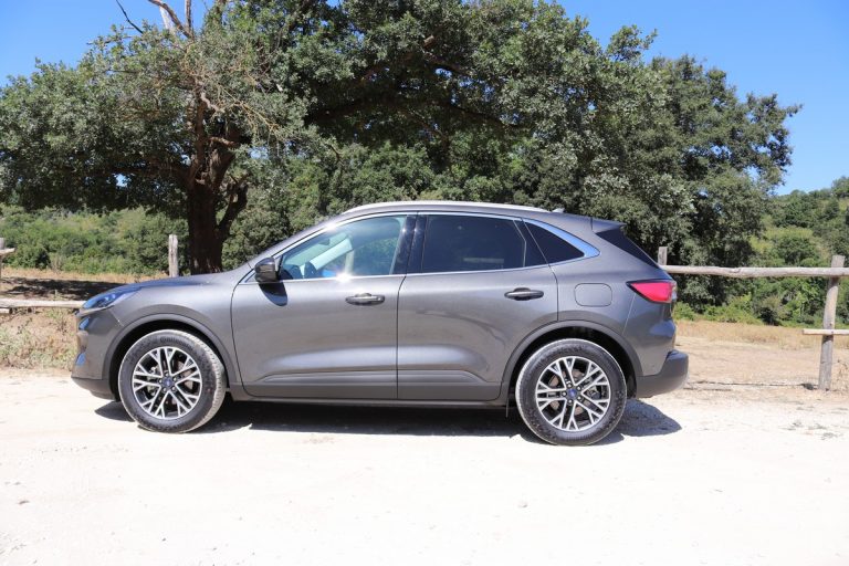 Ford Kuga 2.0 EcoBlue Hybrid Titanium: la prova su strada