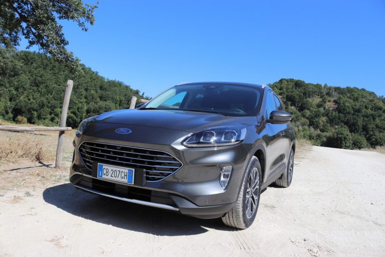 Ford Kuga 2.0 EcoBlue Hybrid Titanium: la prova su strada