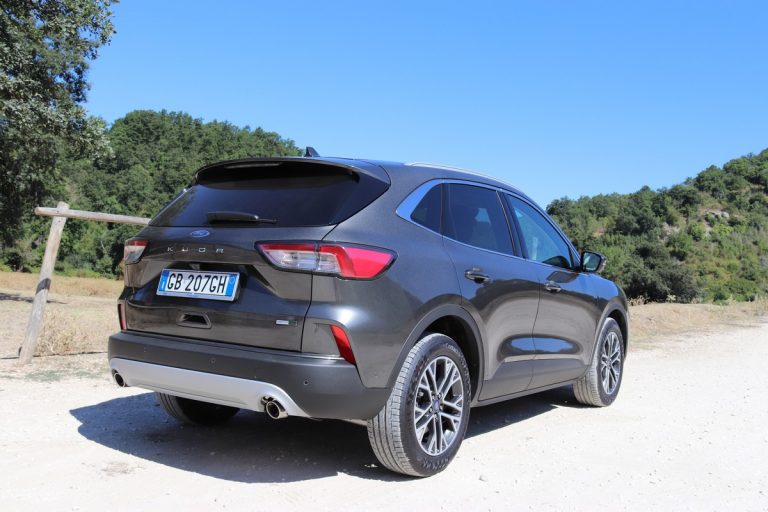 Ford Kuga 2.0 EcoBlue Hybrid Titanium: la prova su strada