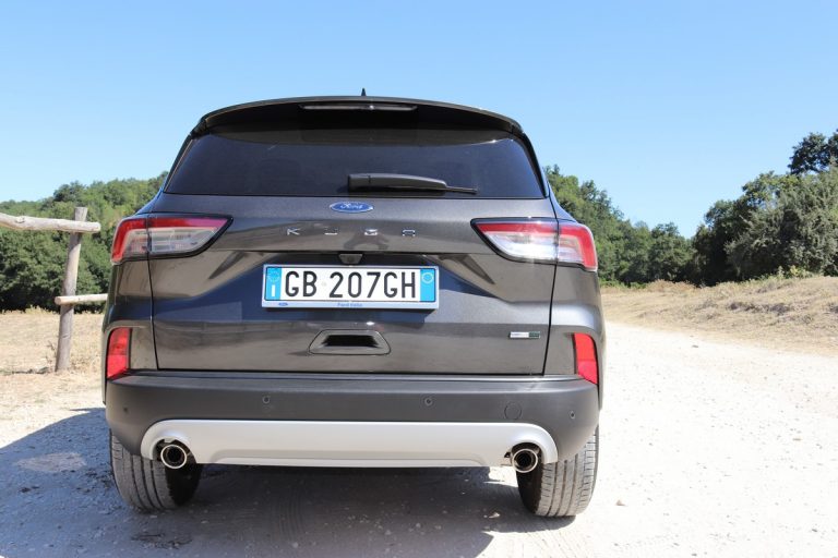Ford Kuga 2.0 EcoBlue Hybrid Titanium: la prova su strada