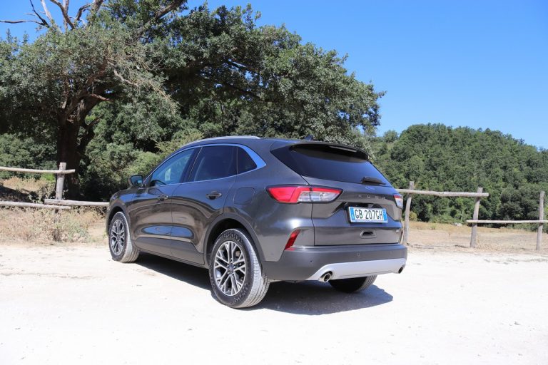 Ford Kuga 2.0 EcoBlue Hybrid Titanium: la prova su strada