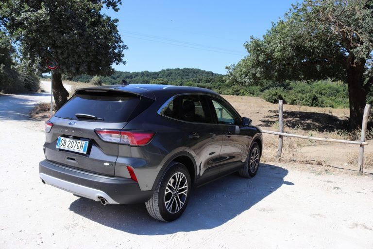 Ford Kuga 2.0 EcoBlue Hybrid Titanium: la prova su strada