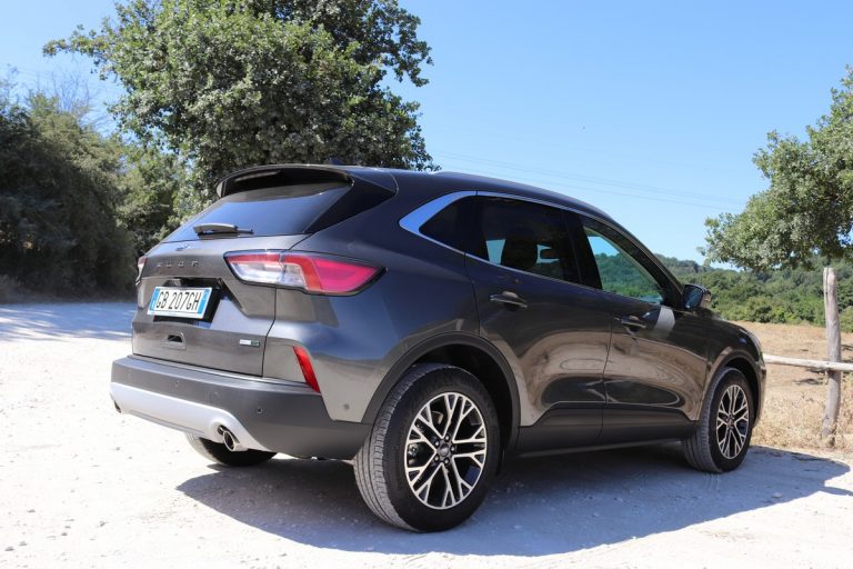 Ford Kuga 2.0 EcoBlue Hybrid Titanium: la prova su strada