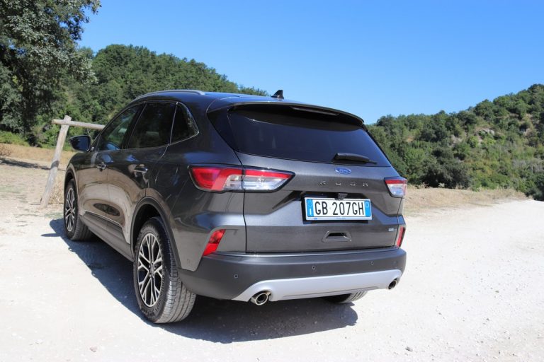 Ford Kuga 2.0 EcoBlue Hybrid Titanium: la prova su strada
