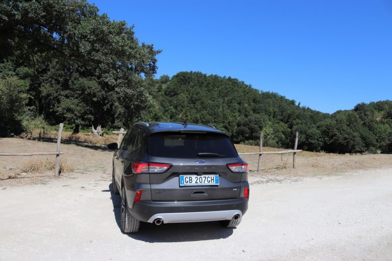 Ford Kuga 2.0 EcoBlue Hybrid Titanium: la prova su strada