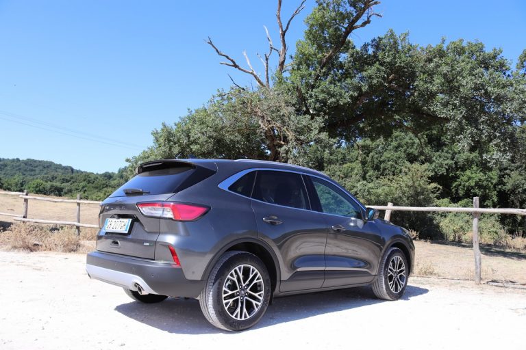 Ford Kuga 2.0 EcoBlue Hybrid Titanium: la prova su strada