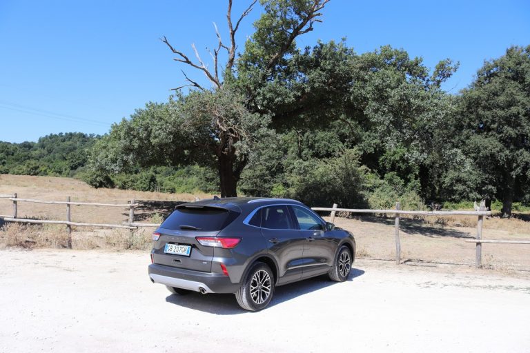 Ford Kuga 2.0 EcoBlue Hybrid Titanium: la prova su strada
