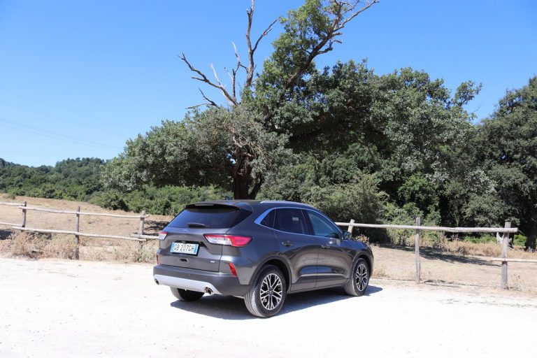 Ford Kuga 2.0 EcoBlue Hybrid Titanium: la prova su strada