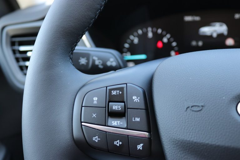 Ford Kuga 2.0 EcoBlue Hybrid Titanium: la prova su strada
