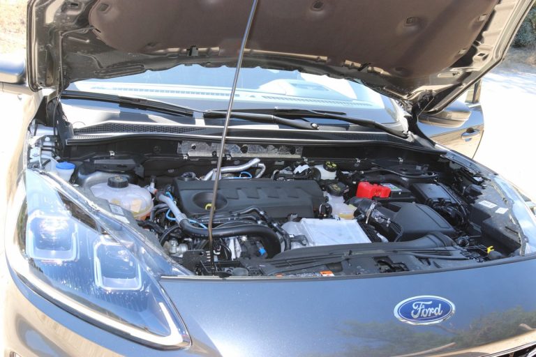 Ford Kuga 2.0 EcoBlue Hybrid Titanium: la prova su strada