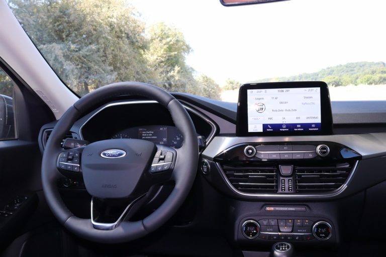 Ford Kuga 2.0 EcoBlue Hybrid Titanium: la prova su strada