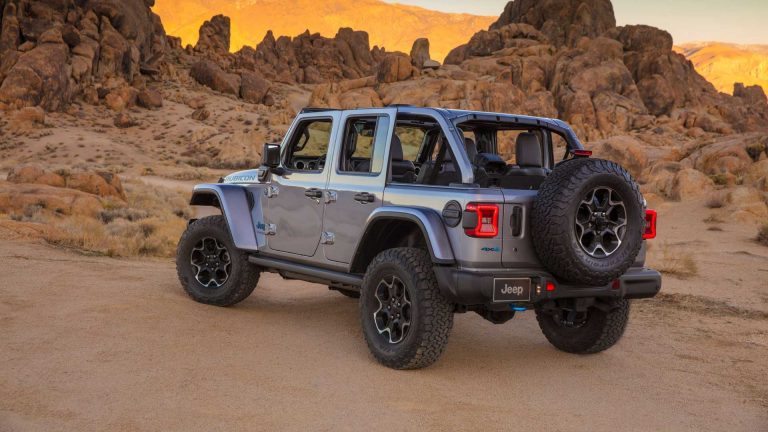 Jeep Wrangler 4xe: immagini ufficiali