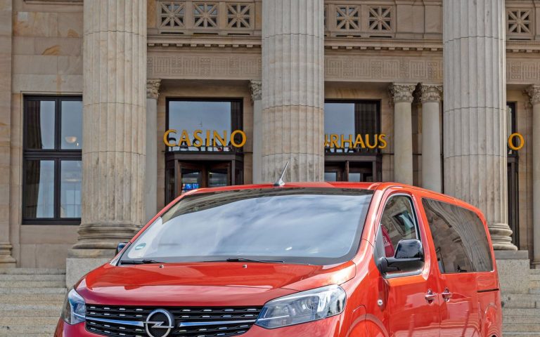 Opel Zafira e-Life: immagini ufficiali