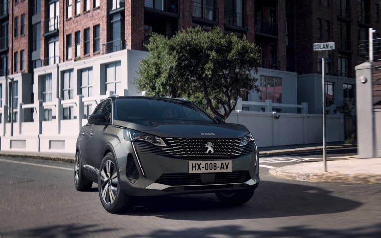 Peugeot 3008 restyling: immagini ufficiali