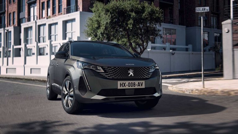 Peugeot 3008 restyling: immagini ufficiali