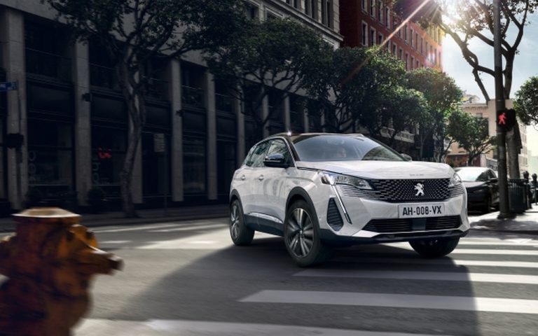 Peugeot 3008 restyling: immagini ufficiali