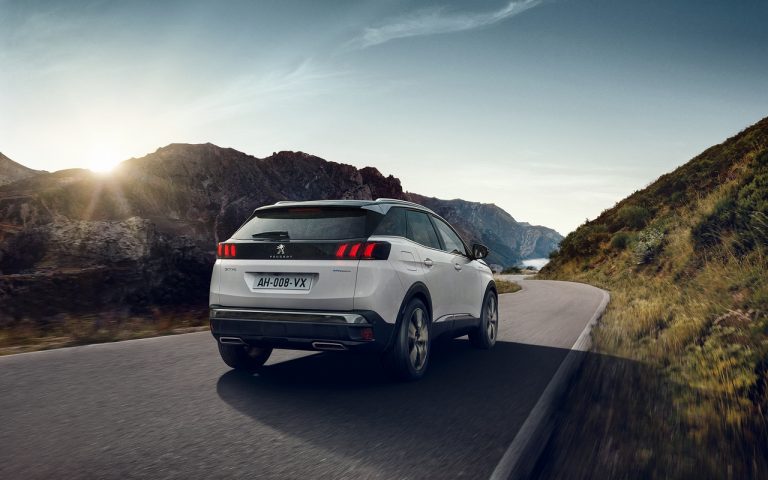 Peugeot 3008 restyling: immagini ufficiali