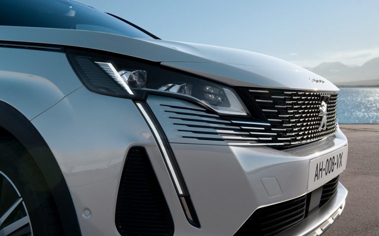 Peugeot 3008 restyling: immagini ufficiali