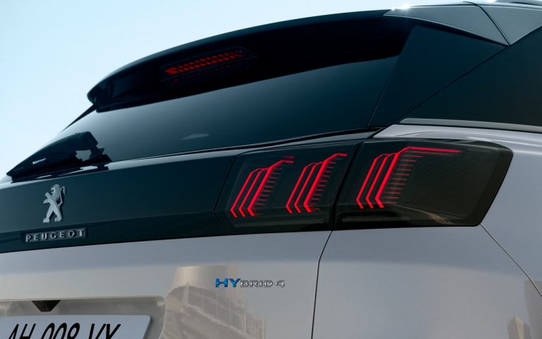 Peugeot 3008 restyling: immagini ufficiali