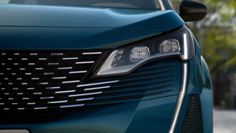 Peugeot 5008 restyling 2021: immagini ufficiali