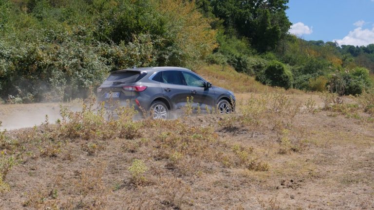 Ford Kuga 2.0 EcoBlue Hybrid Titanium: la prova su strada