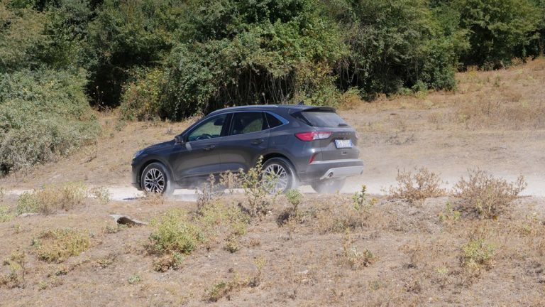 Ford Kuga 2.0 EcoBlue Hybrid Titanium: la prova su strada