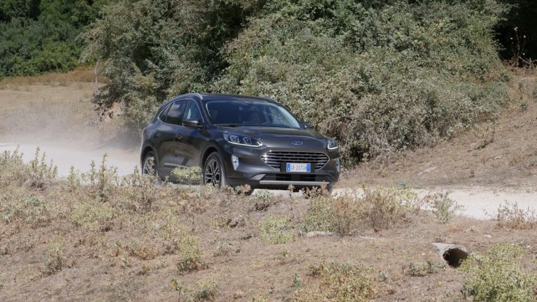 Ford Kuga 2.0 EcoBlue Hybrid Titanium: la prova su strada