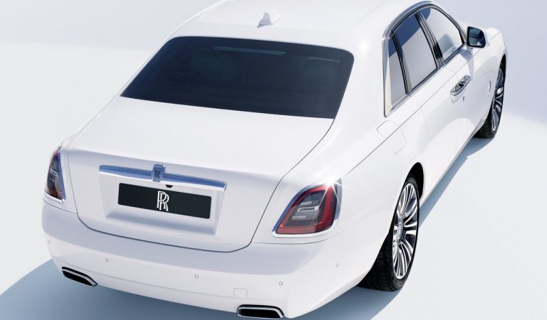 Nuova Rolls-Royce Ghost: immagini ufficiali