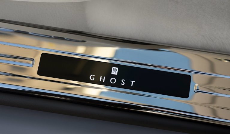 Nuova Rolls-Royce Ghost: immagini ufficiali