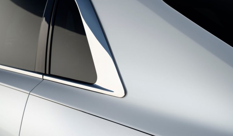Nuova Rolls-Royce Ghost: immagini ufficiali