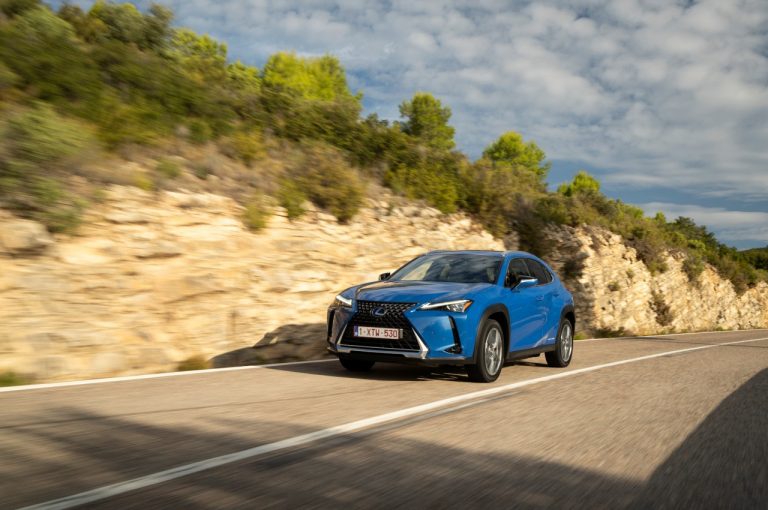 Lexus UX 300e 2021: immagini ufficiali