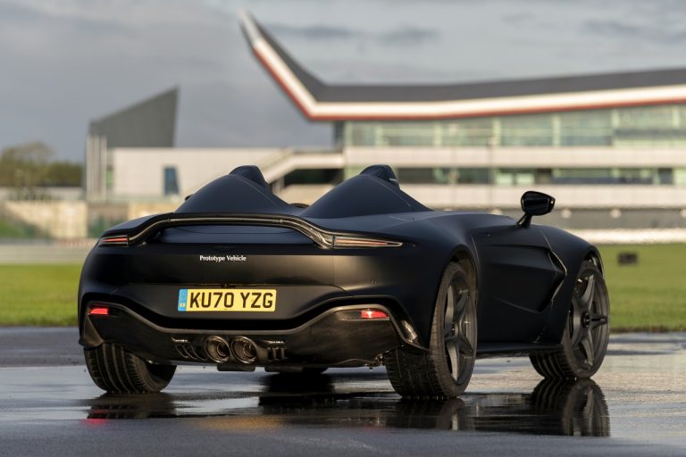 Aston Martin V12 Speedster: immagini ufficiali