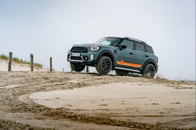 Mini Countryman by X-raid: immagini ufficiali
